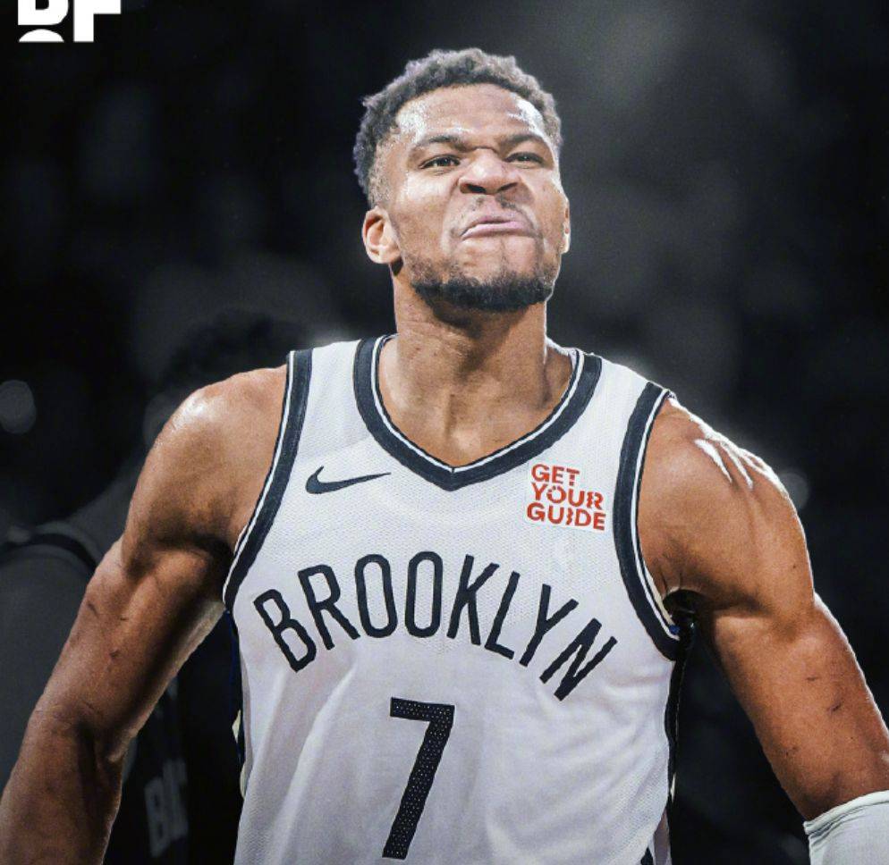  莱万多夫斯基关键节点战术调整，雄鹿带队取胜！